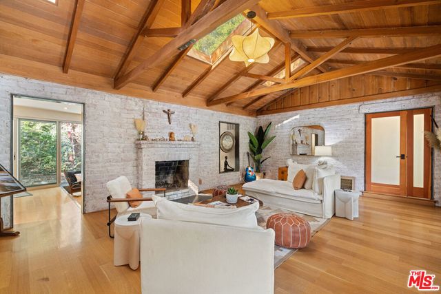 1853 Nichols Canyon Road, Los Angeles, CA 90046