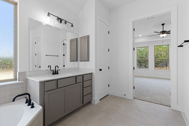 121 Smoke Signal CT, Liberty Hill, TX 78642