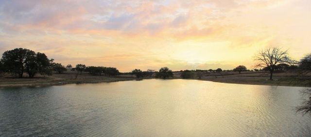 121 Smoke Signal CT, Liberty Hill, TX 78642