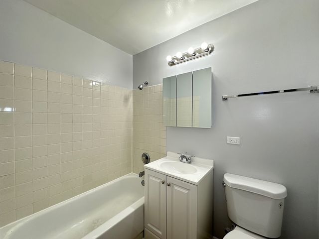 4537 N Dover Street 1B, Chicago, IL 60640