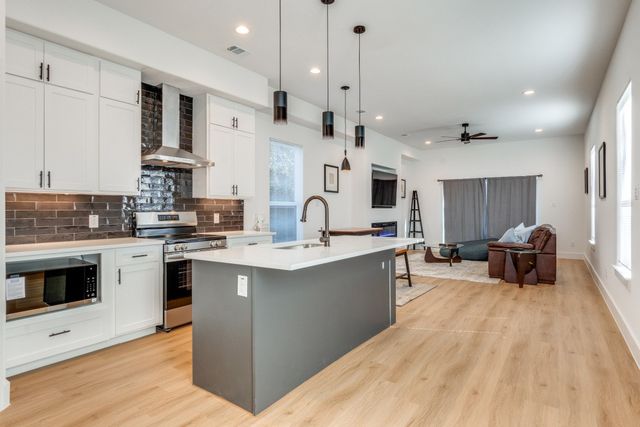 2210 Bethurum, Dallas, TX 75215