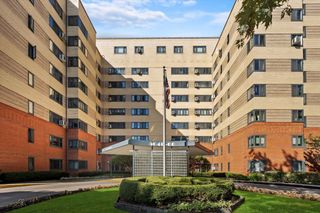 5048 N Marine Drive F3, Chicago, IL 60640