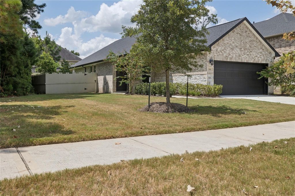 9848 Sweet Flag Ct, Conroe, TX 77385