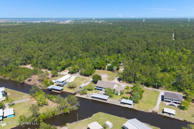 Avenue D, Bay Saint Louis, MS 39520