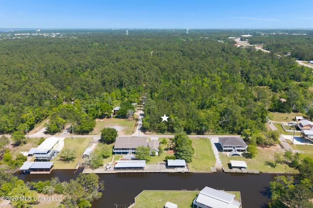 Avenue D, Bay Saint Louis, MS 39520