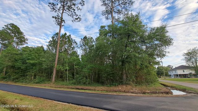 Avenue D, Bay Saint Louis, MS 39520
