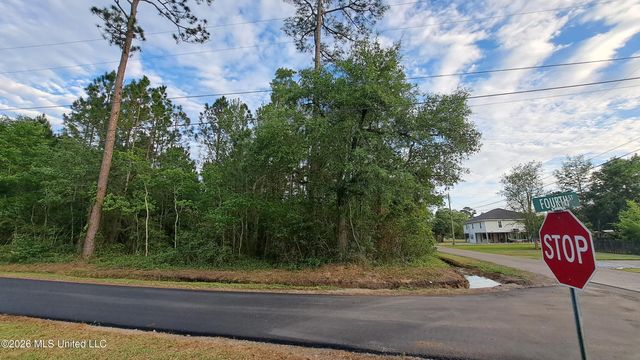 Avenue D, Bay Saint Louis, MS 39520