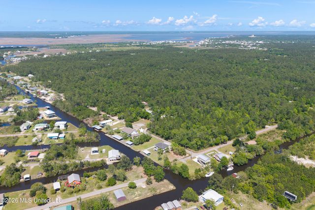 Avenue D, Bay Saint Louis, MS 39520
