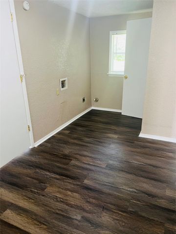 606 Warren Street, Terrell, TX 75160