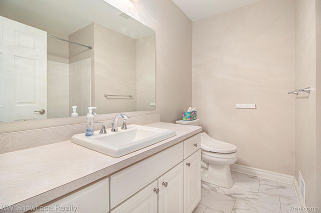 136 Shore Brook Lane, Walled Lake, MI 48390