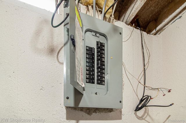 136 Shore Brook Lane, Walled Lake, MI 48390