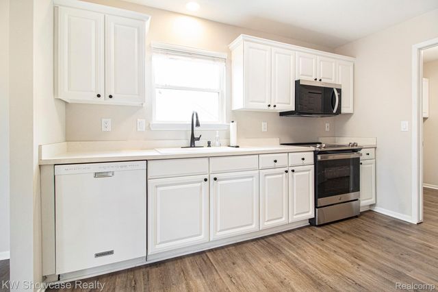 136 Shore Brook Lane, Walled Lake, MI 48390