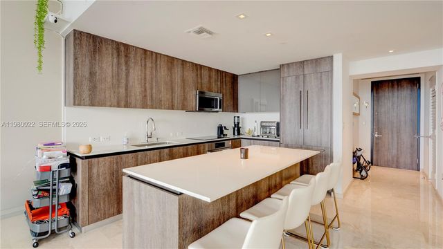 88 SW 7th St 2706, Miami, FL 33130