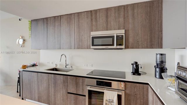 88 SW 7th St 2706, Miami, FL 33130