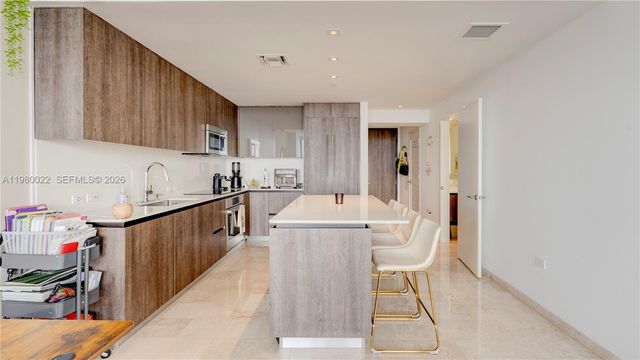 88 SW 7th St 2706, Miami, FL 33130