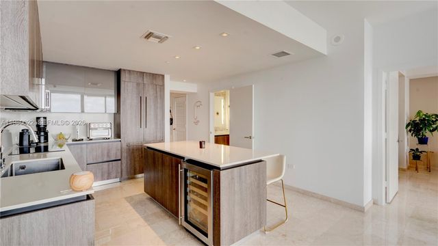 88 SW 7th St 2706, Miami, FL 33130