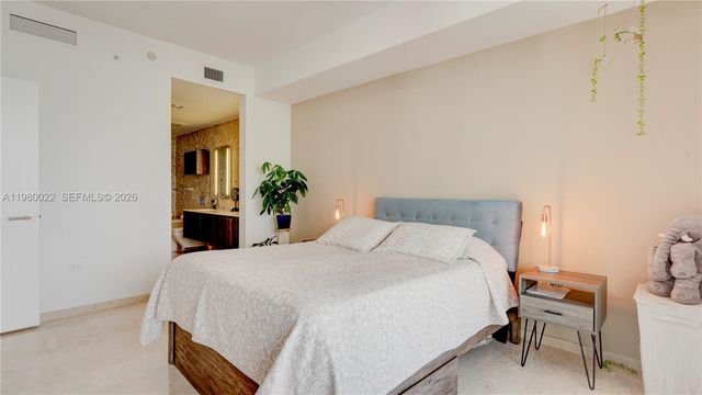 88 SW 7th St 2706, Miami, FL 33130