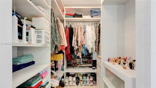 88 SW 7th St 2706, Miami, FL 33130