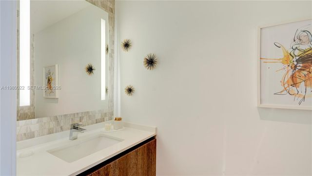 88 SW 7th St 2706, Miami, FL 33130