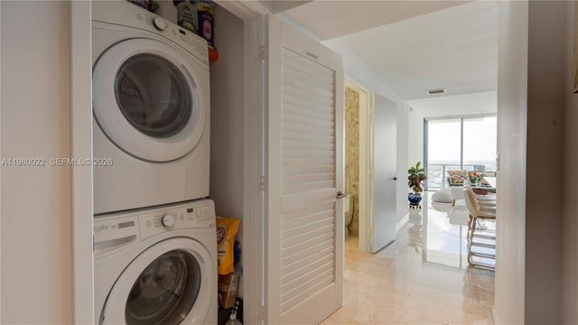 88 SW 7th St 2706, Miami, FL 33130