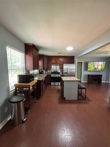 4435 11th Street, Bacliff, TX 77518