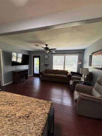 4435 11th Street, Bacliff, TX 77518