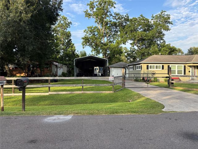 4435 11th Street, Bacliff, TX 77518