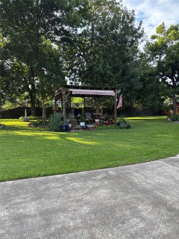 4435 11th Street, Bacliff, TX 77518