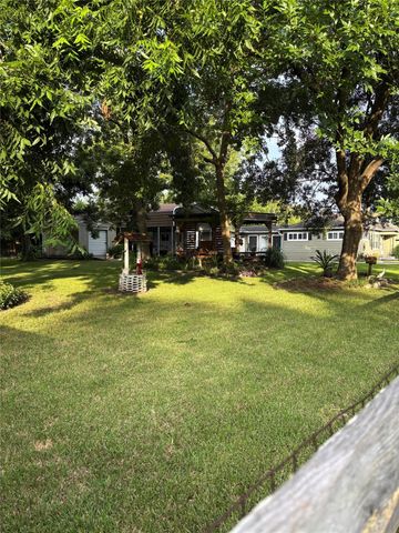 4435 11th Street, Bacliff, TX 77518