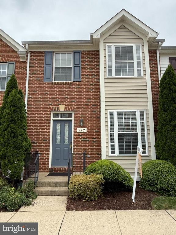242 KIRBY ST, Manassas Park, VA 20111