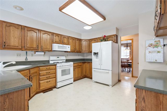 7320 Hampshire Drive NE, Cedar Rapids, IA 52402