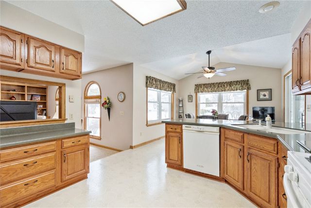 7320 Hampshire Drive NE, Cedar Rapids, IA 52402