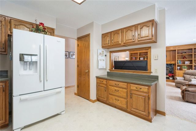 7320 Hampshire Drive NE, Cedar Rapids, IA 52402