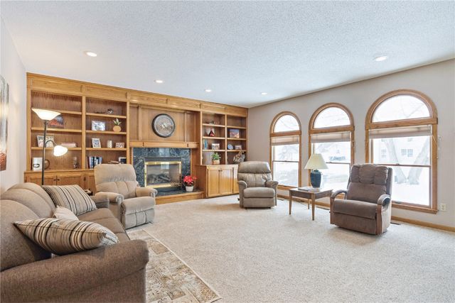 7320 Hampshire Drive NE, Cedar Rapids, IA 52402