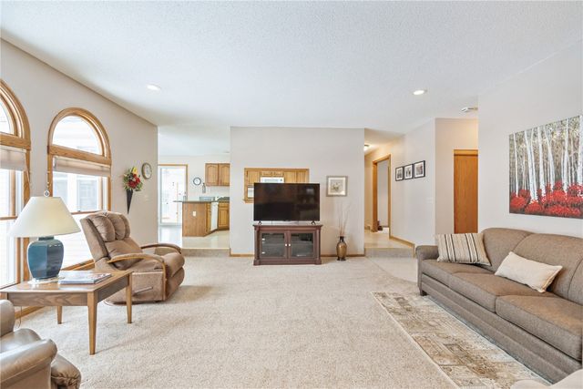 7320 Hampshire Drive NE, Cedar Rapids, IA 52402