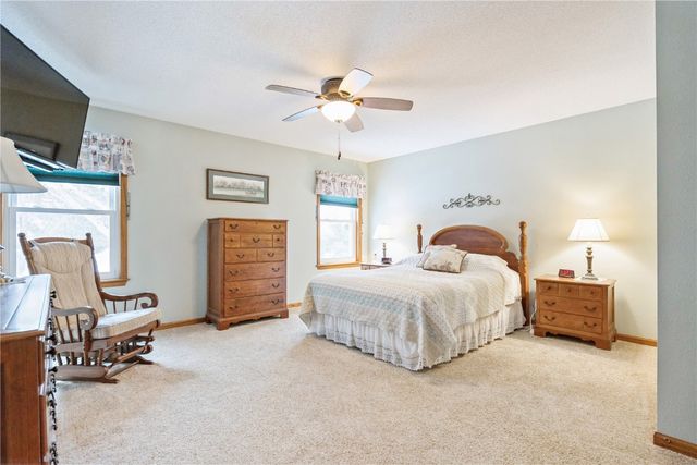 7320 Hampshire Drive NE, Cedar Rapids, IA 52402