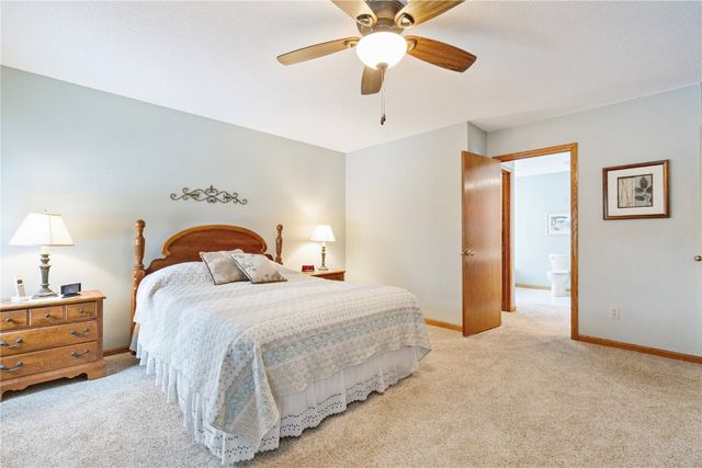 7320 Hampshire Drive NE, Cedar Rapids, IA 52402