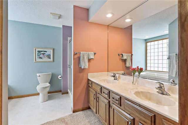 7320 Hampshire Drive NE, Cedar Rapids, IA 52402