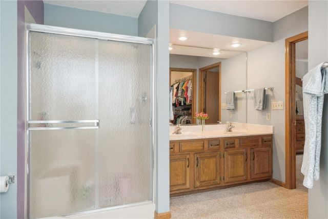 7320 Hampshire Drive NE, Cedar Rapids, IA 52402