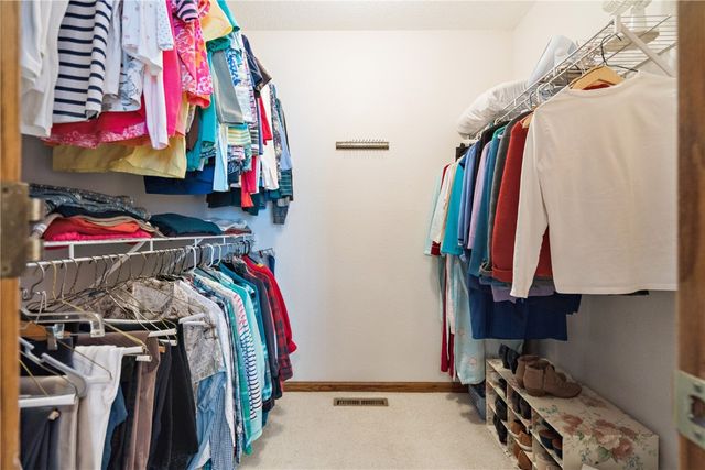 7320 Hampshire Drive NE, Cedar Rapids, IA 52402