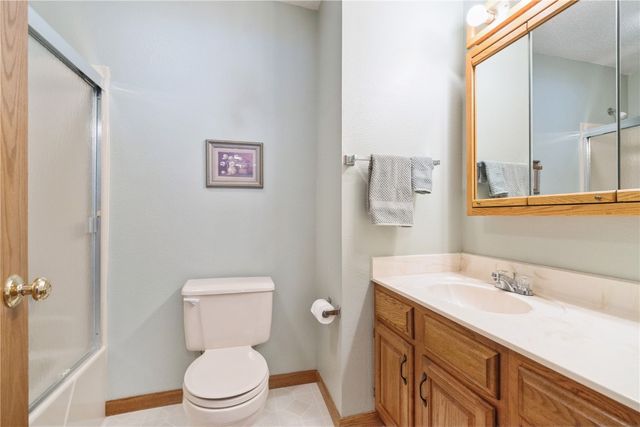 7320 Hampshire Drive NE, Cedar Rapids, IA 52402