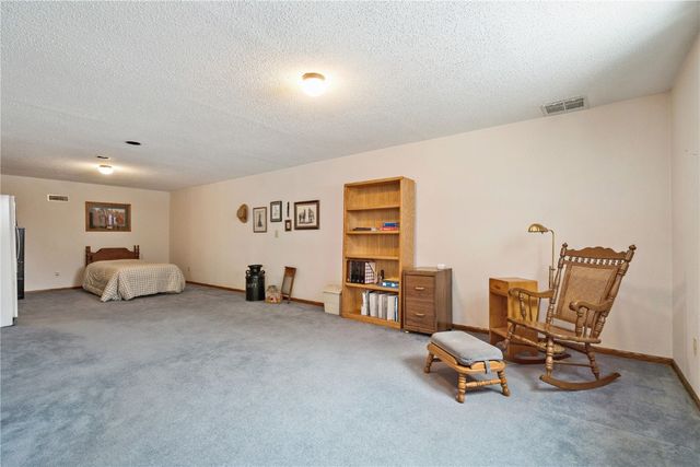 7320 Hampshire Drive NE, Cedar Rapids, IA 52402