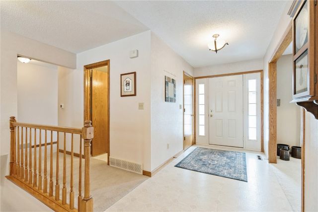 7320 Hampshire Drive NE, Cedar Rapids, IA 52402