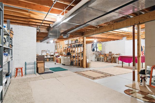 7320 Hampshire Drive NE, Cedar Rapids, IA 52402