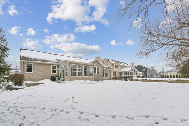 7320 Hampshire Drive NE, Cedar Rapids, IA 52402