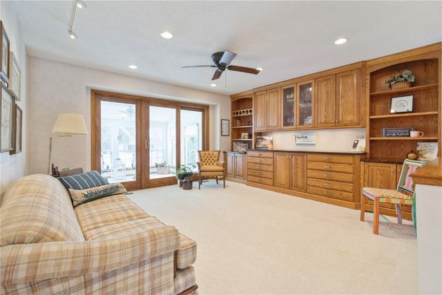 7320 Hampshire Drive NE, Cedar Rapids, IA 52402