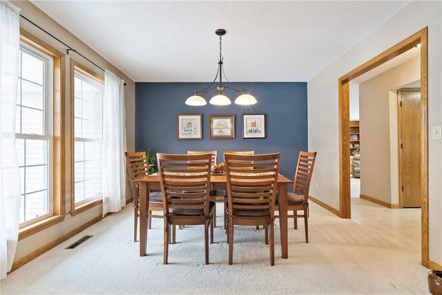 7320 Hampshire Drive NE, Cedar Rapids, IA 52402