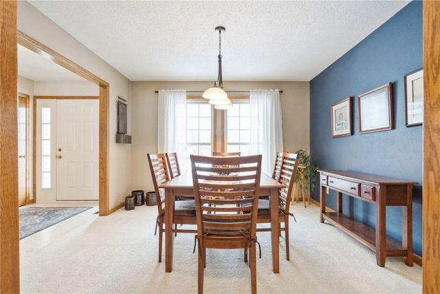 7320 Hampshire Drive NE, Cedar Rapids, IA 52402