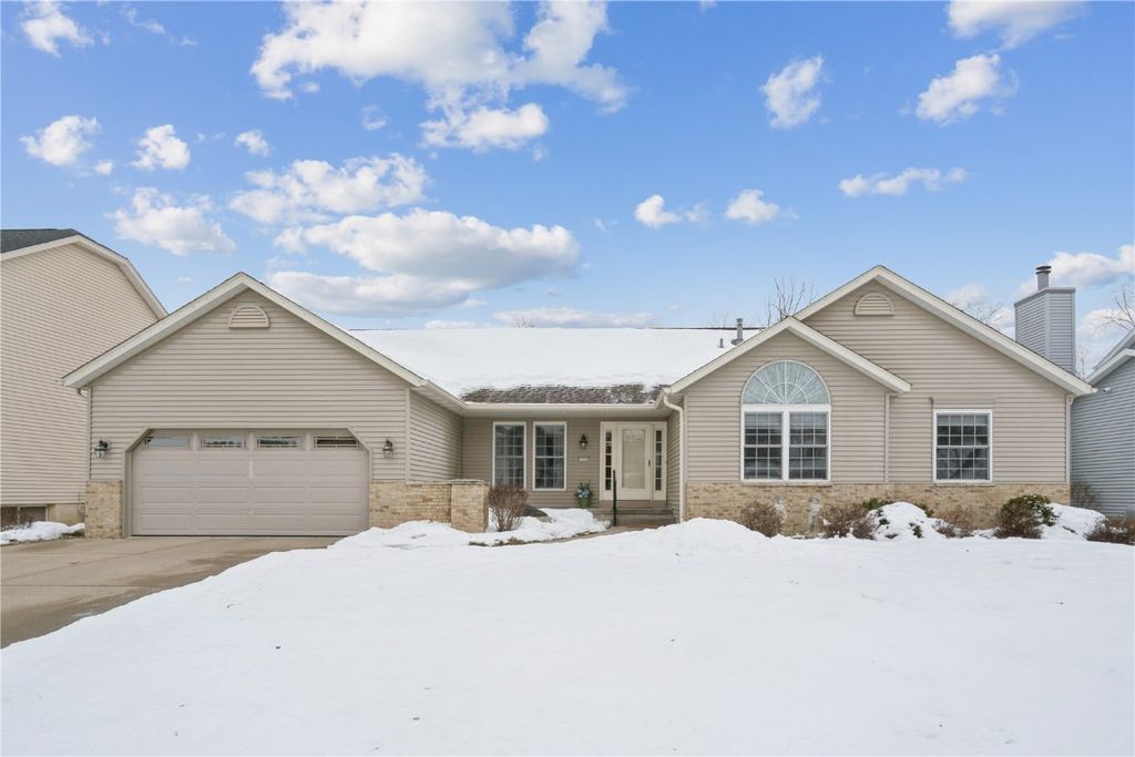 7320 Hampshire Drive NE, Cedar Rapids, IA 52402