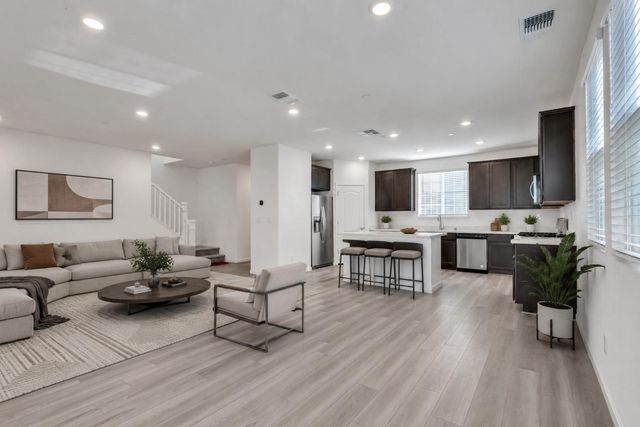 10431 Angsley Dr, Elk Grove, CA 95757